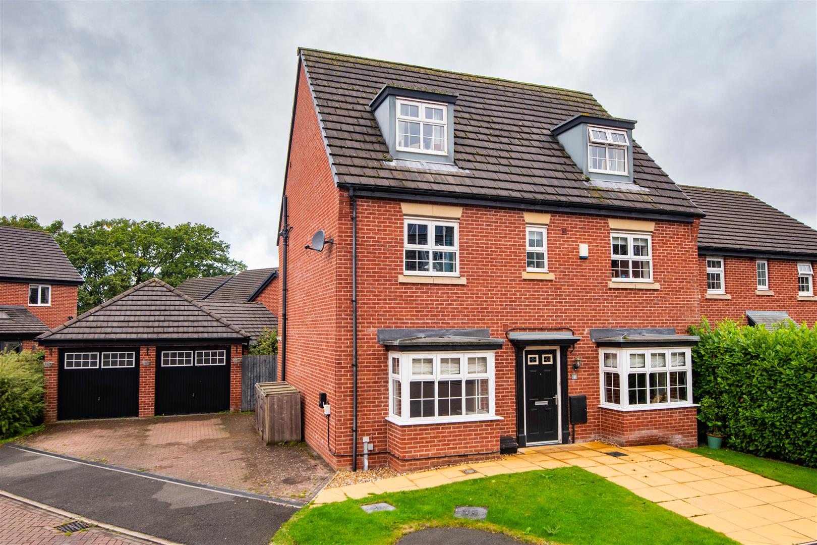 5 bed property in Prestwick Close, Chorley